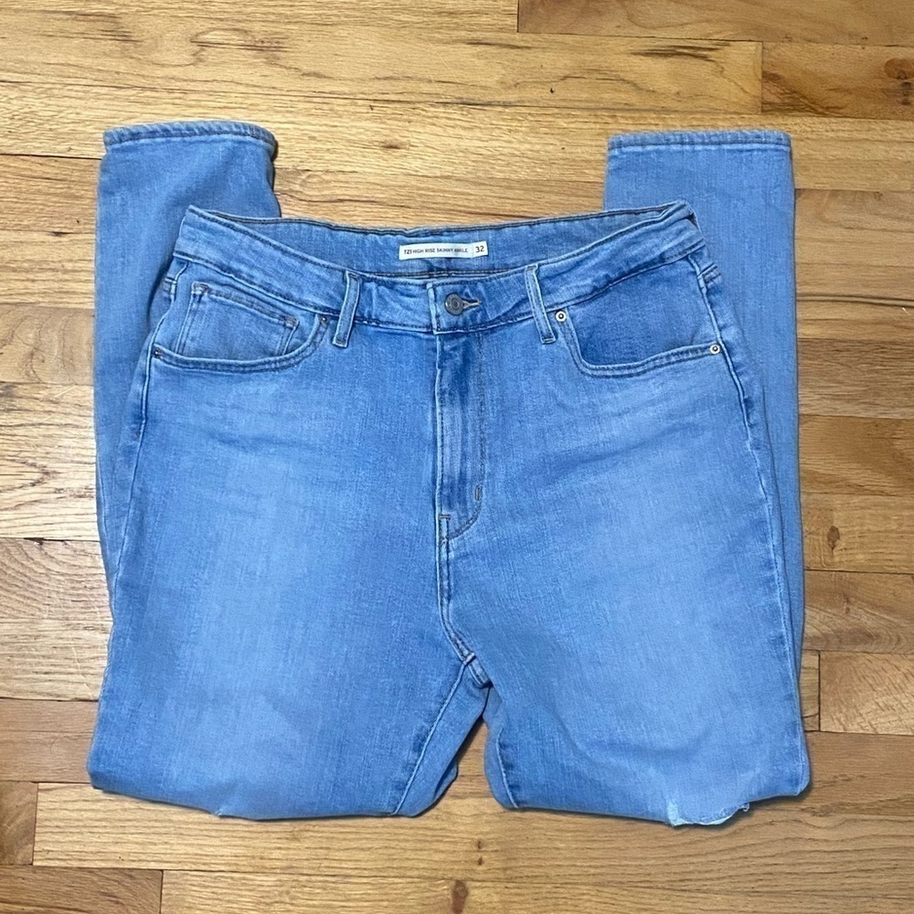 High Rise Ripped Skinny Ankle Levi’s